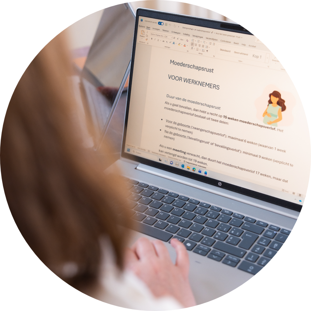 Een laptop met scherm open op informatie rond HR beleid in bedrijfsadministratie